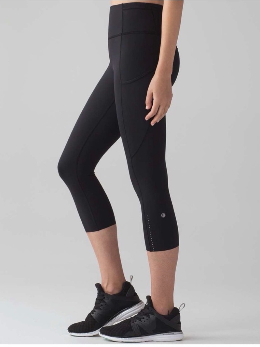 Lululemon Fast & Free Crop II *Nulux 19"
Black 6‎